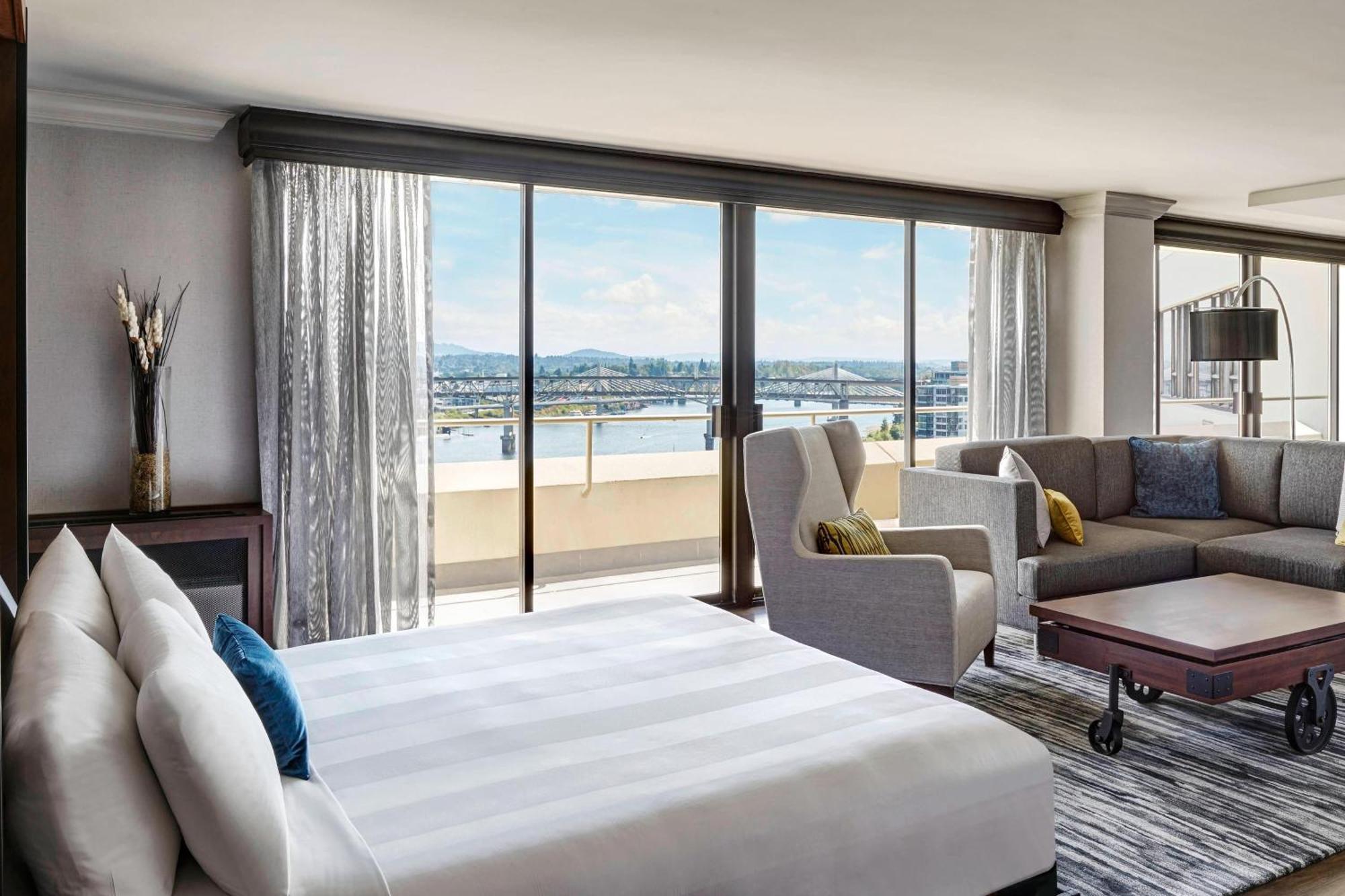 Отель Portland Marriott Downtown Waterfront Экстерьер фото