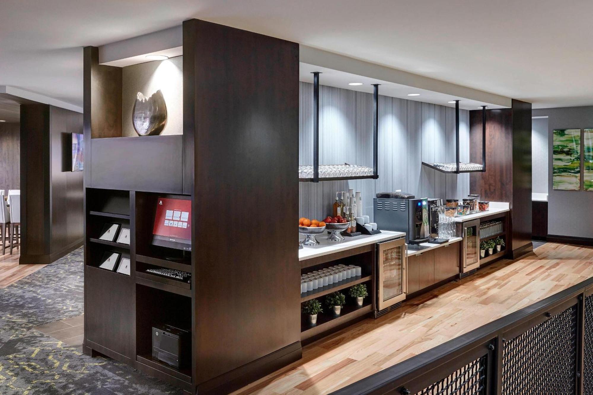 Отель Portland Marriott Downtown Waterfront Экстерьер фото