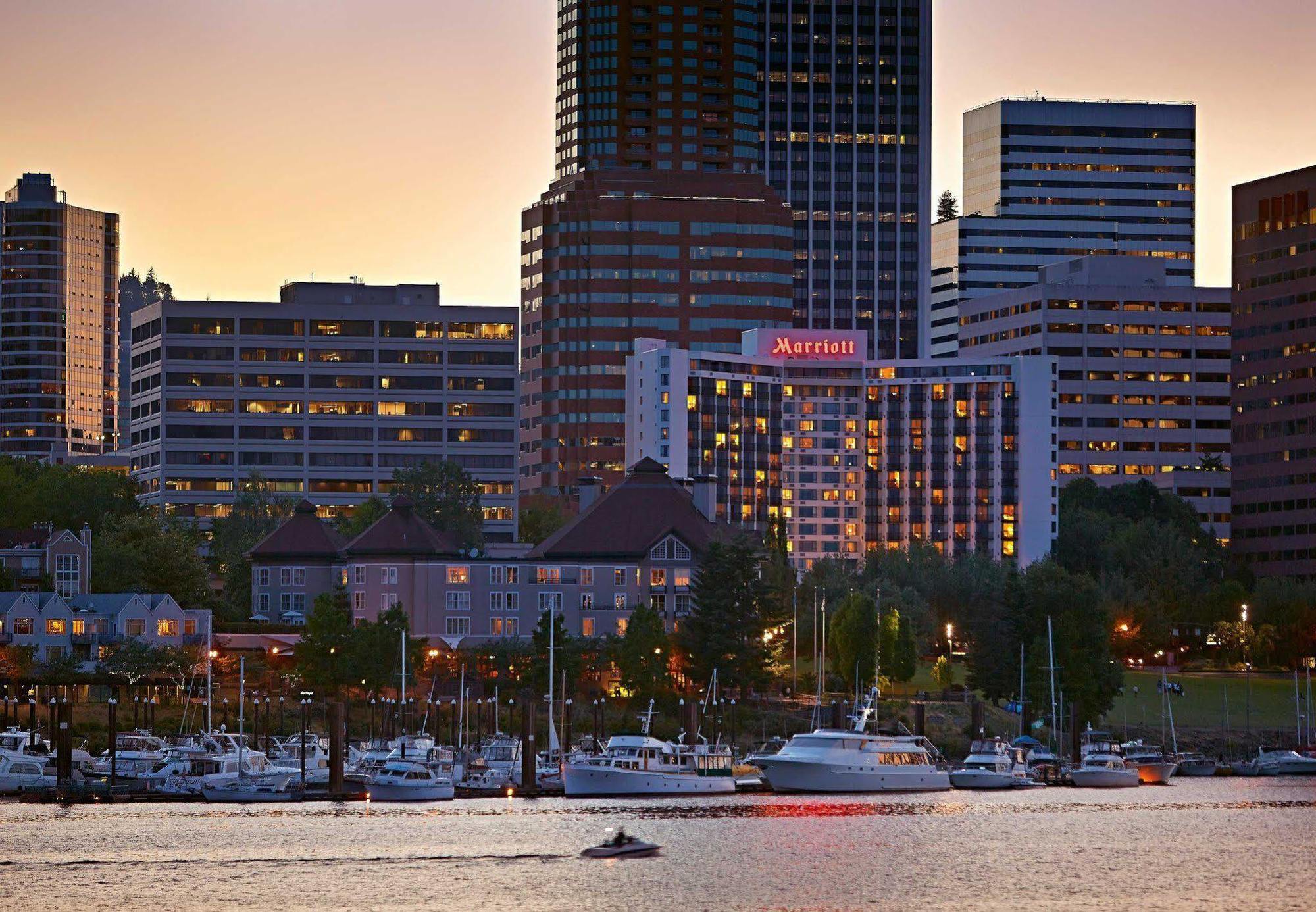 Отель Portland Marriott Downtown Waterfront Экстерьер фото